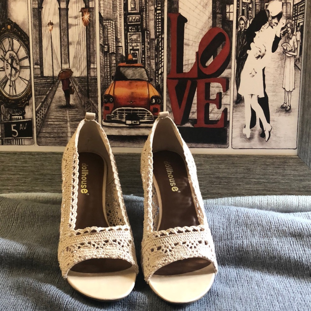 Beige crochet like heels